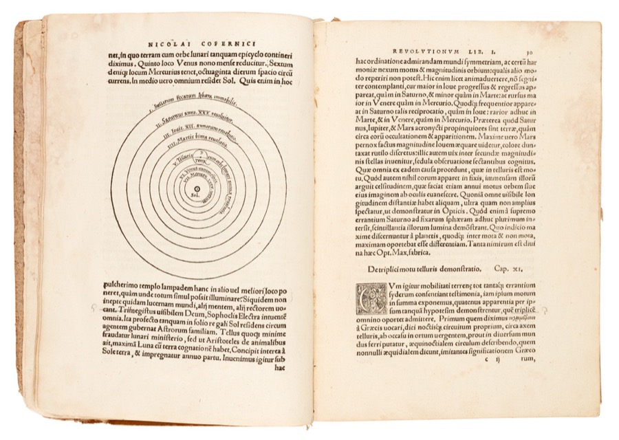 Open spread from De revolutionibus orbium coelestium
